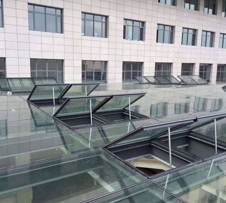 側(cè)開排煙天窗